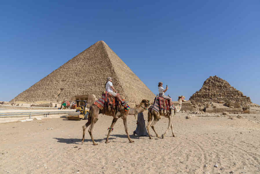 Egipto 010 - necrópolis de El Giza - pirámide de Keops.jpg